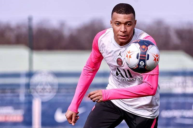  马赛客场惊险绝杀，法甲争冠悬念持续升温